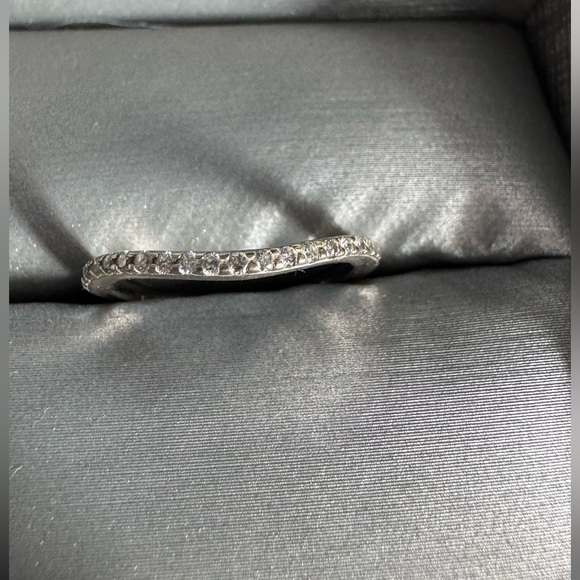 Vera Wang Wedding Band - Picture 5 of 8